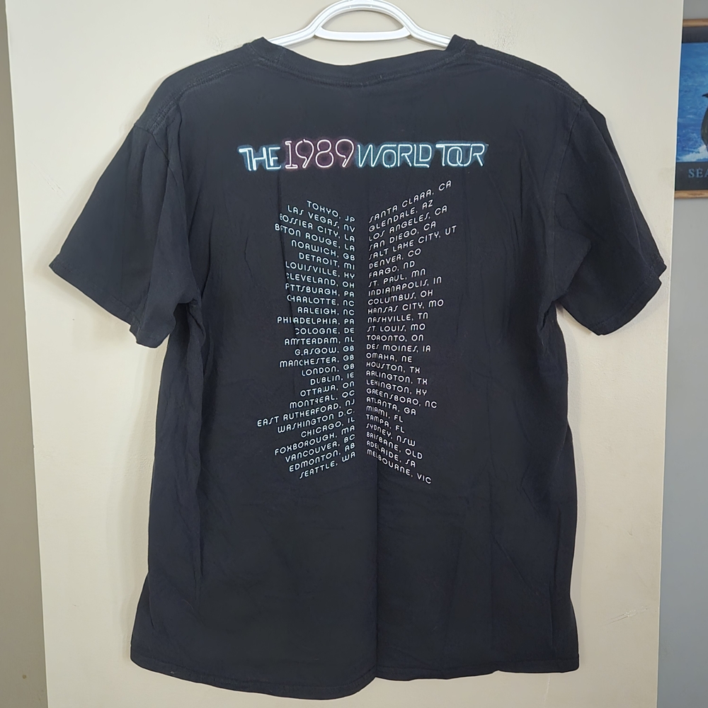1989 World Tour Taylor Swift Concert Tee Shirt Large